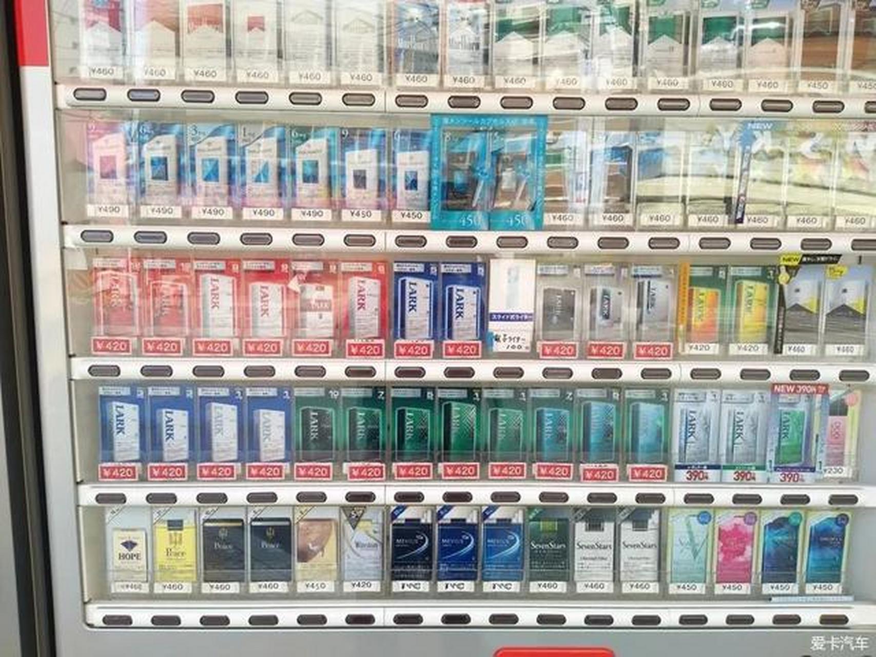 日本还有售卖香烟的自动售货机,也是要刷id卡获取资格后,才能购买香烟