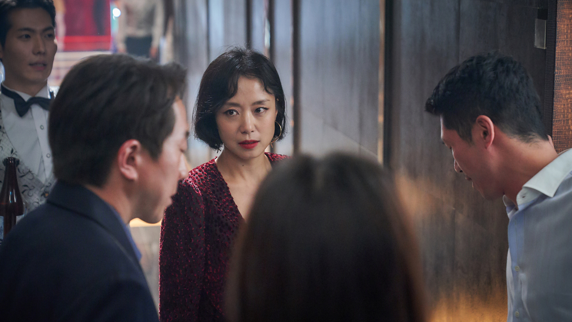 《抓住救命稻草的野兽们》——社会现实下的原始生存本能