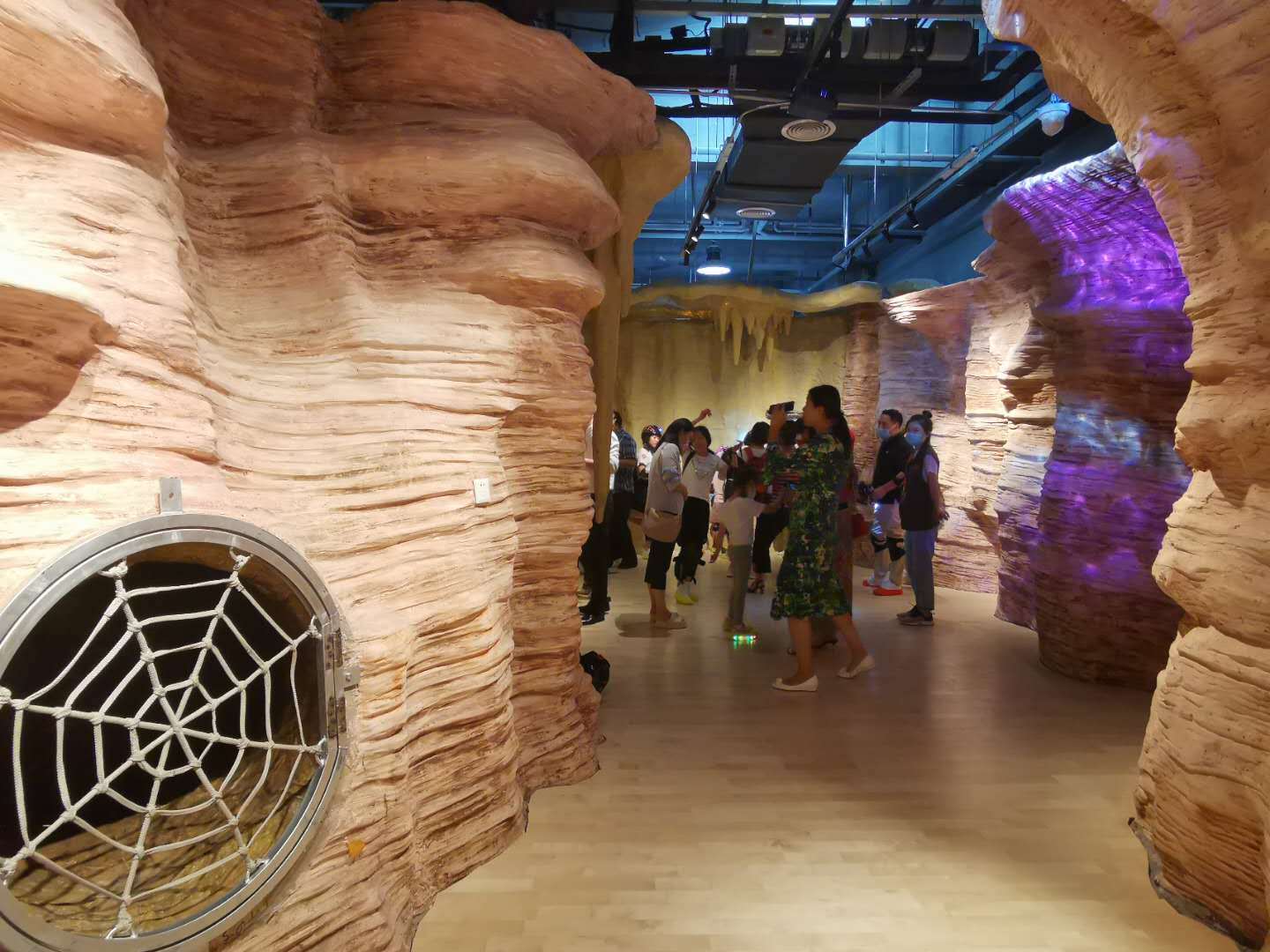 "探洞工场"登陆沪上,亲子互动暑期探秘