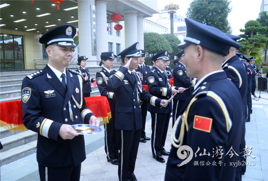 刚刚,仙游公安民警换上新式警礼服!