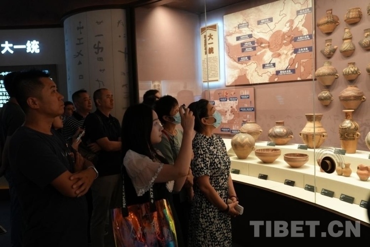 铸牢中华民族共同体意识文物古籍展开展