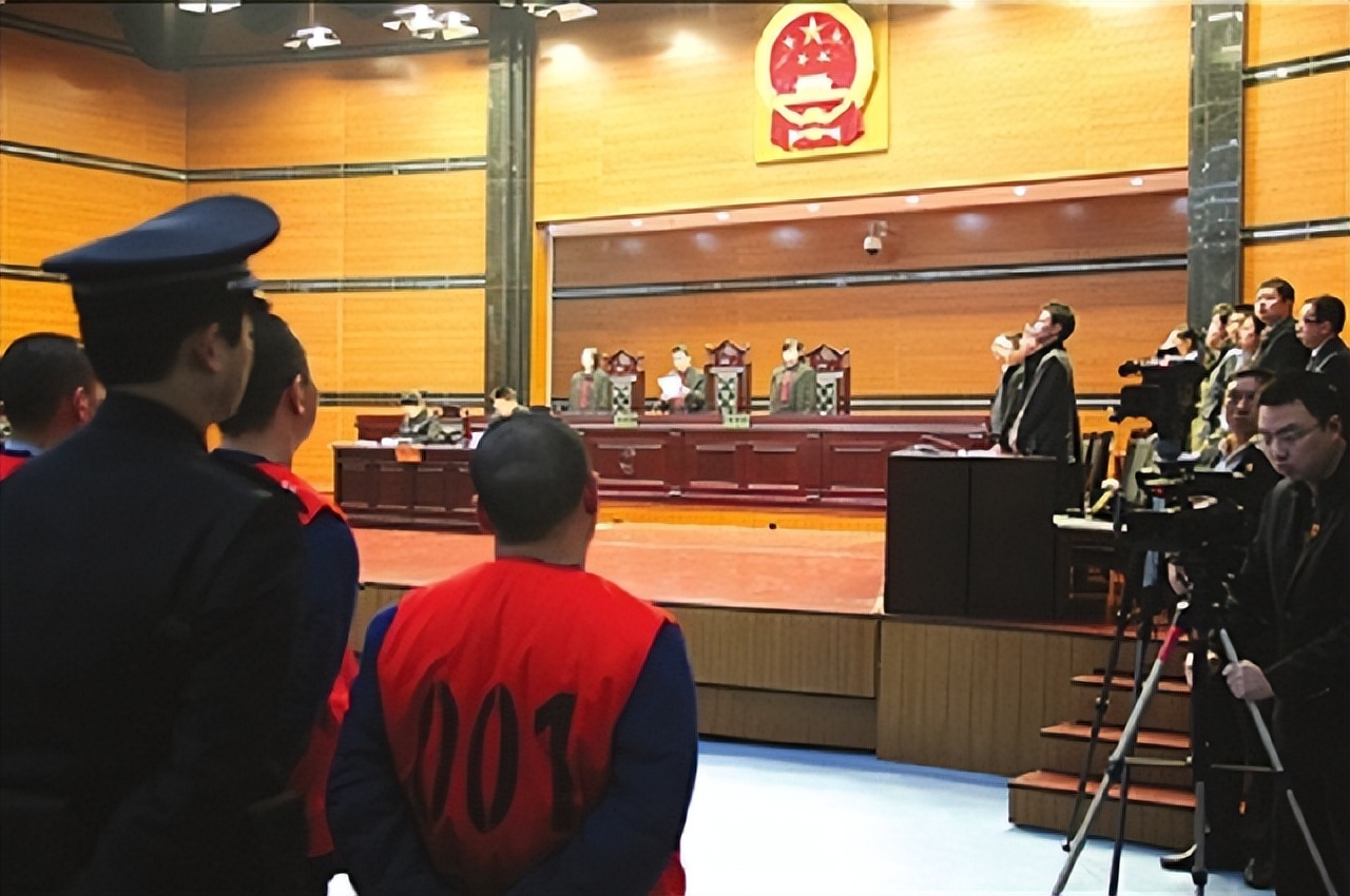 10年龚刚模被抓:我在重庆放高利贷的日子,既日进斗金也刀口舔血