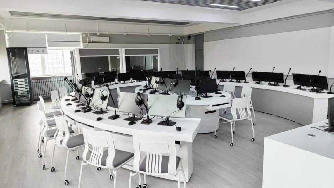 七喜电脑:大学智慧计算机教室项目展示