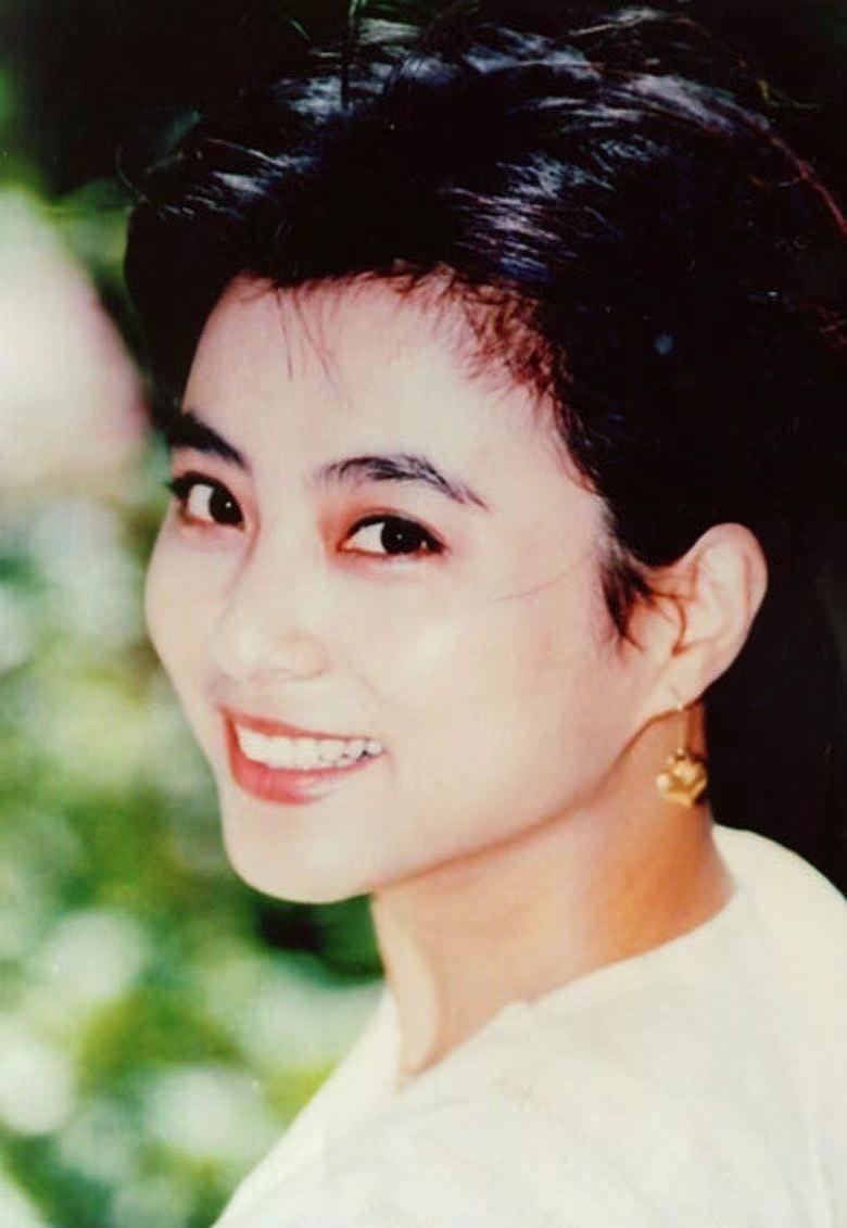 然而,遗憾的是,邱佩宁早早选择了离开娱乐圈,而这背后的原因令人深思.