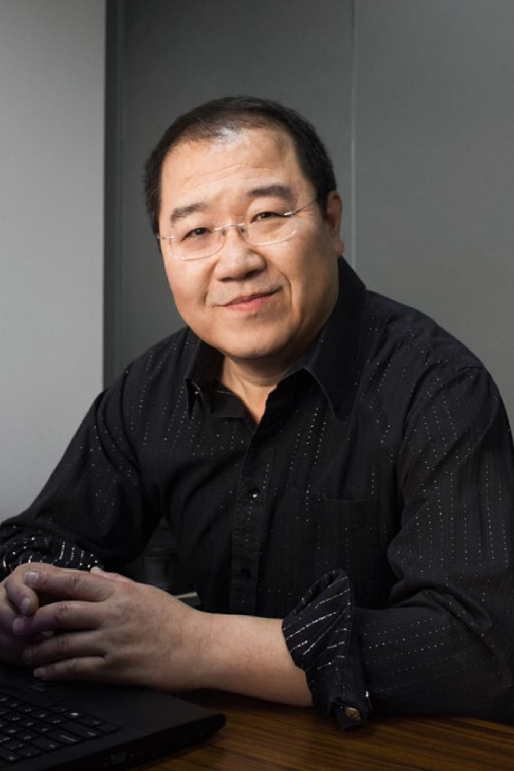 巴图:父亲缺席的人生也可以幸福,不嫉妒英如镝,更没有认祖归宗