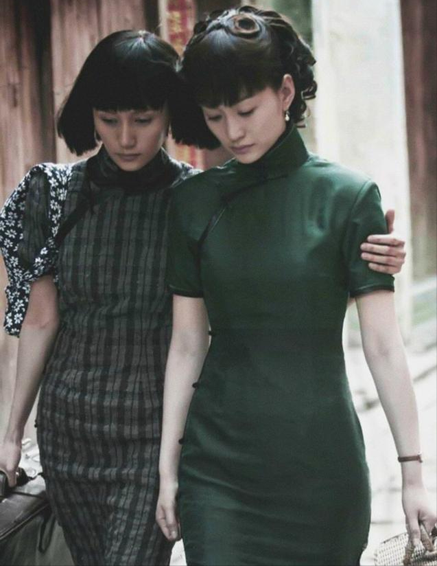 许晴的臀李小冉的腰景甜的曲线这5位旗袍女神吊打白幼瘦