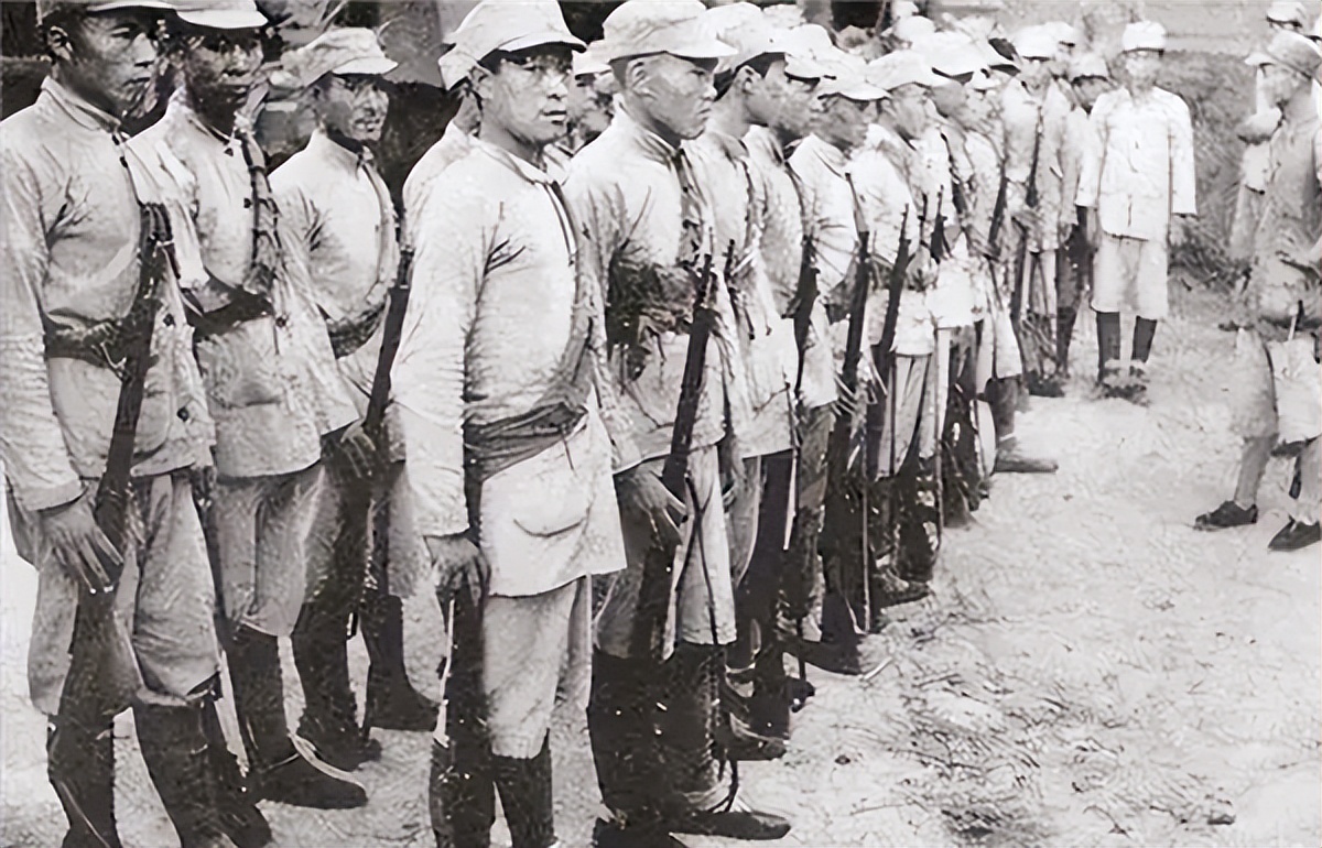 红17军军长和政委叛变,二人活到建国后,最终的结局如何?