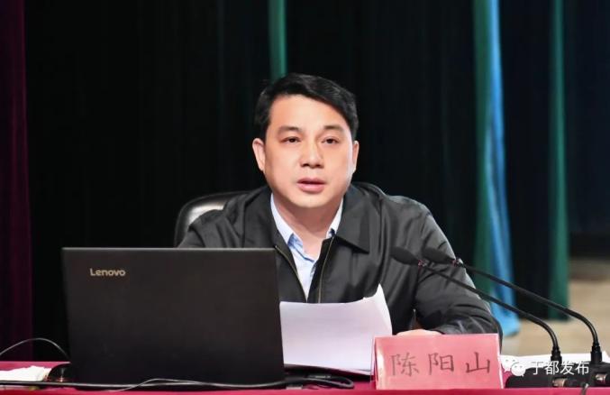 陈阳山为全县政法队伍上教育整顿专题党课