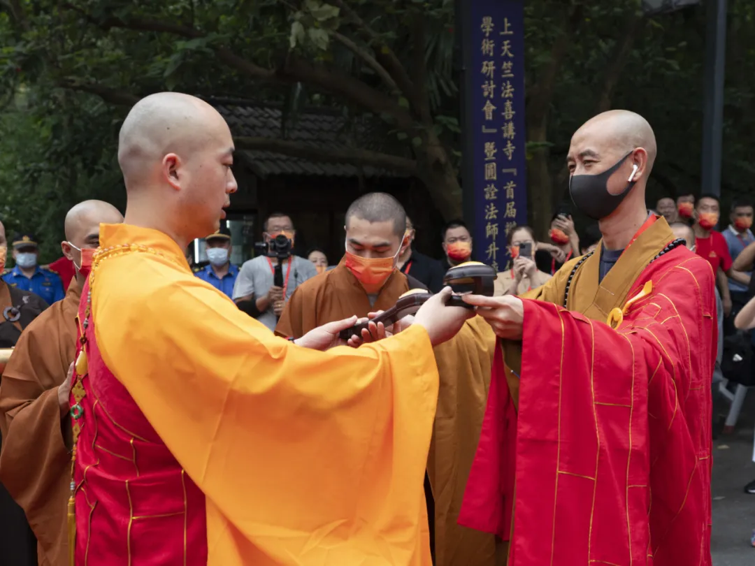 上天竺法喜讲寺举行圆诠法师荣膺方丈升座庆典