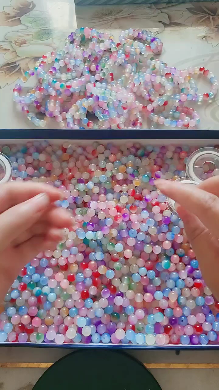 手工活手链串珠五毛一串 ,一天可以赚到200多左右,想做的找
