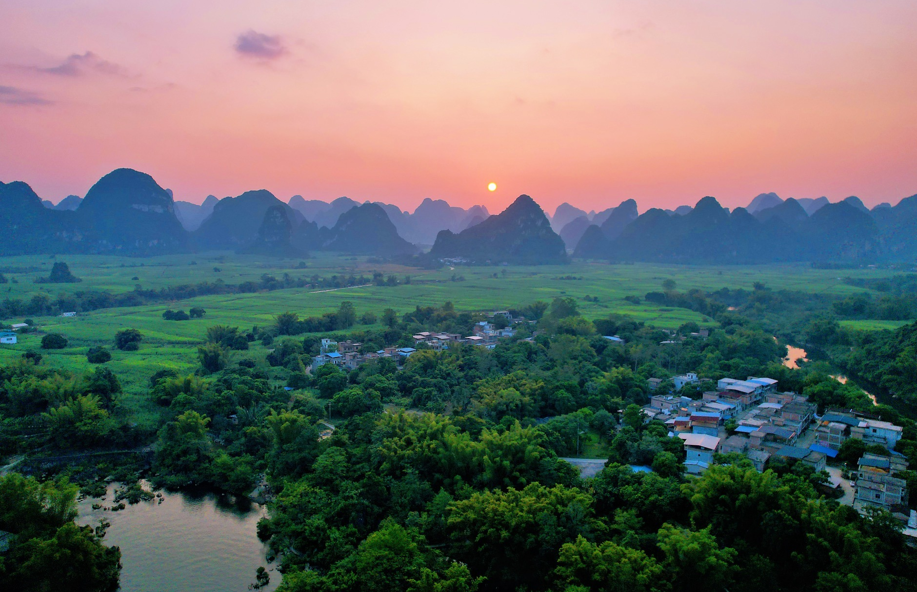 广西崇左明仕田园,唯一敢叫板桂林的山水画卷,航拍风景如画