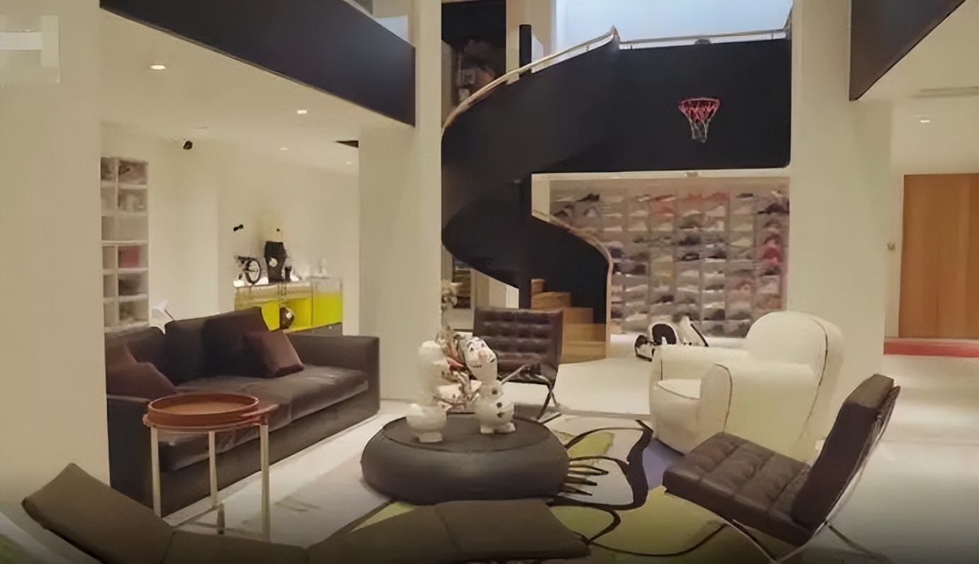 上海疫情暴露明星豪宅!薛之谦别墅值1.6亿,刘畊宏豪宅是租的?