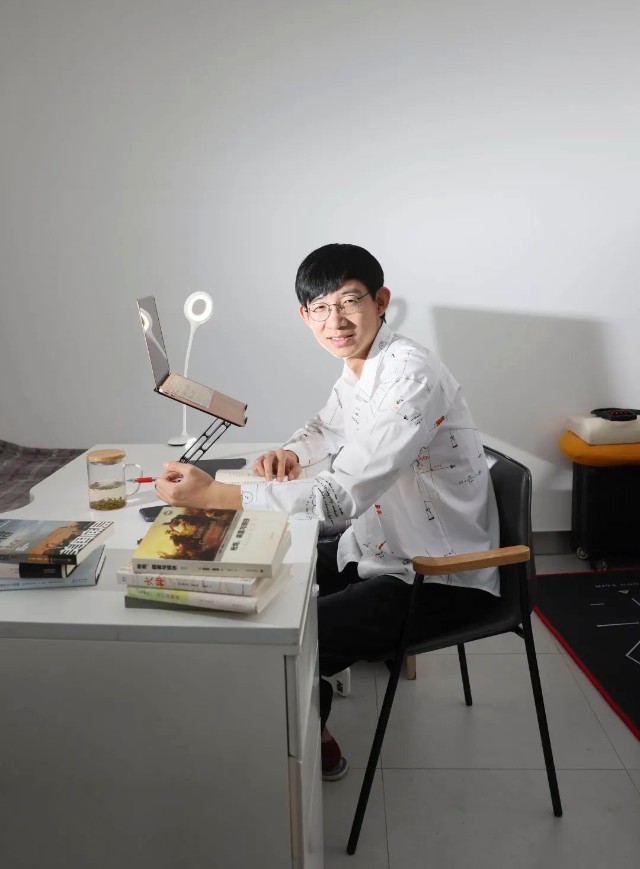 从寒门子弟,到北大状元,刘嘉森用三年时间,赚到第一个200万后,直言:我