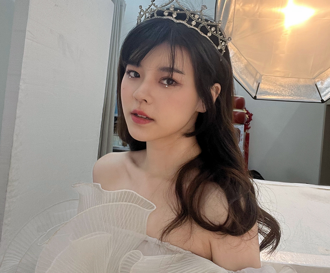 沫子虎牙首秀大秀旗袍装文森特连麦后直接脸红把持不住了