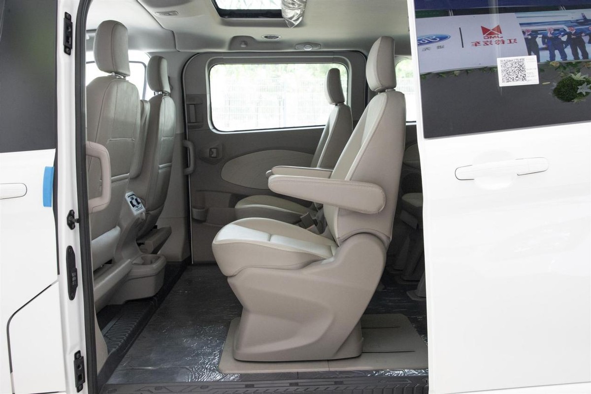 解读福特途睿欧1869万元起售的大7座mpv标配空气悬挂