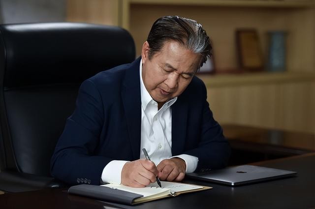 走进伯恩光学,解密创始人杨建文:把技术和质量做"绝"的人!
