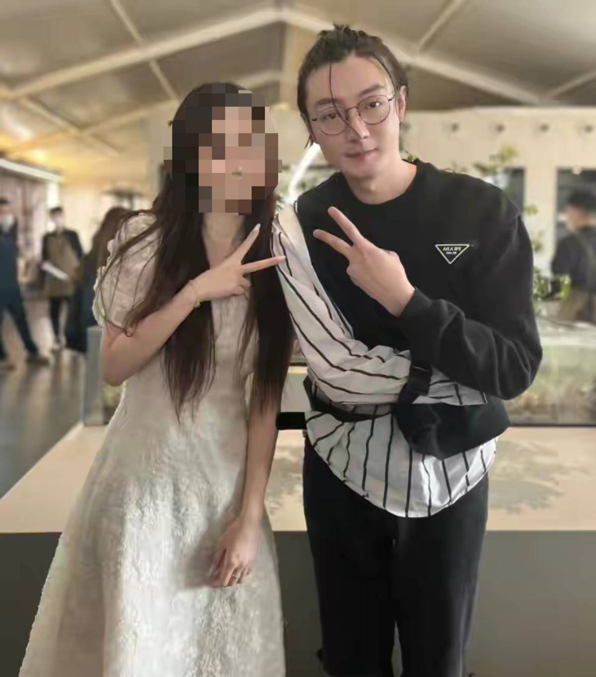 高启胜苏小玎被偶遇和美女同框站c位放荡不羁文艺感十足