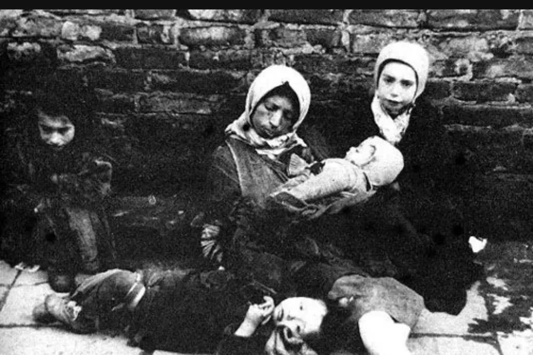 二战时期德国纳粹为什么要屠杀犹太人?犹太妇女更是无衣可穿