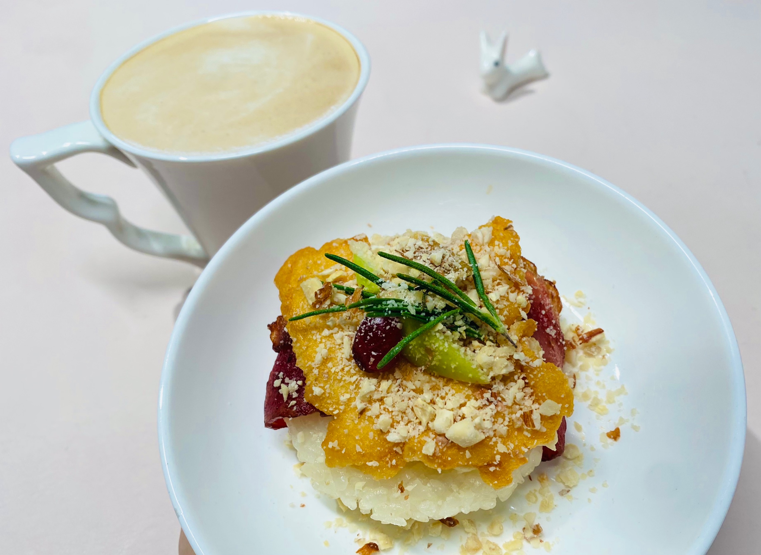美味与健康的完美结合!轻食早餐培根脆皮芝士饭团的制作秘诀