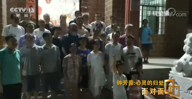 推荐|母亲说女儿的孩子不会再成留守儿童，报北大考古女生谈到父母哽咽了