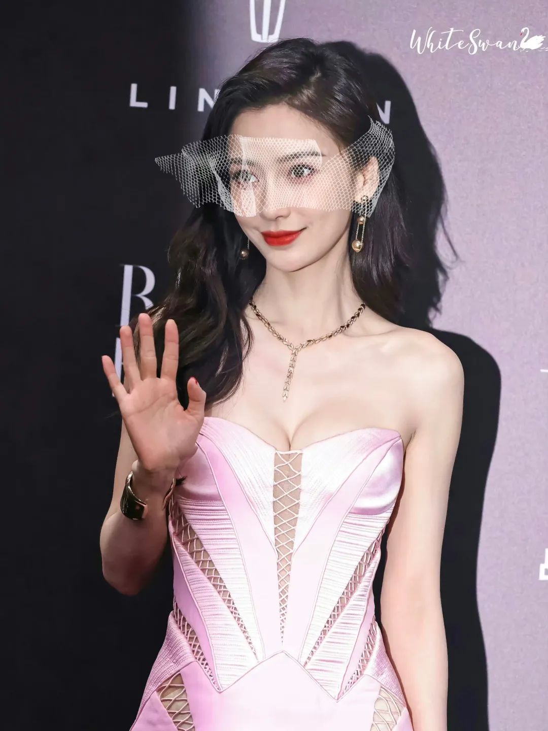 angelababy"镂空裸奶"!未p生图惊呆众人:她可真敢穿