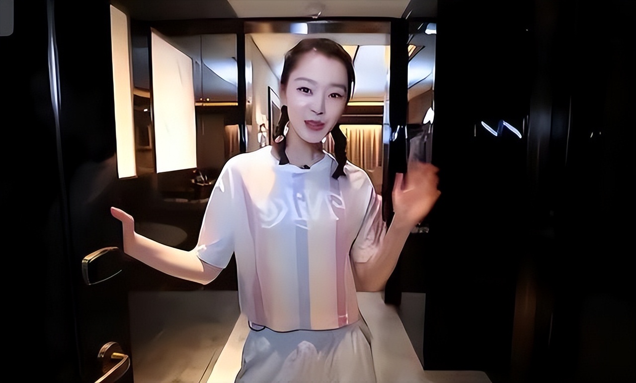 34岁宋轶的豪宅火了,全屋精致奢华,一尘不染,两个人居住刚刚好