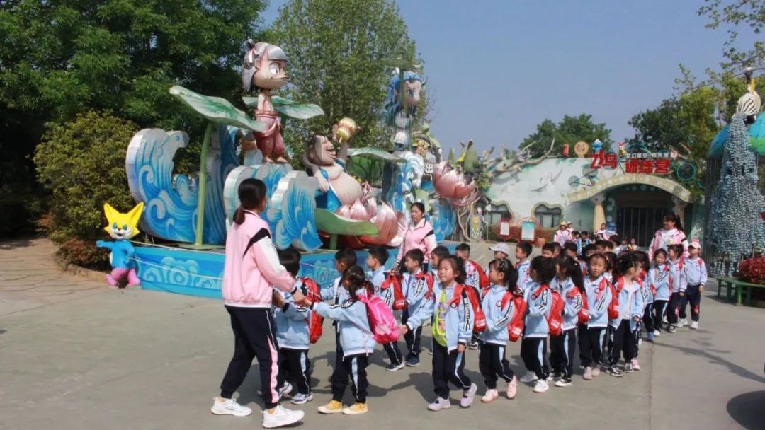 臨潁:這群萌娃來到神州鳥園,去感知春天,擁抱春天