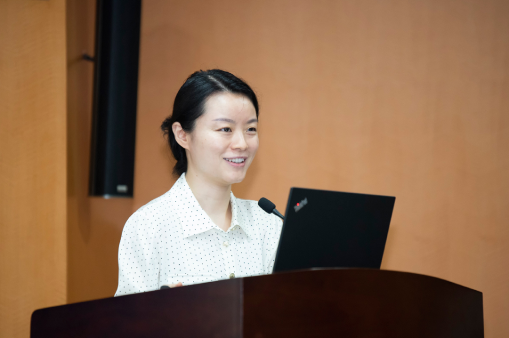 中科院女所长37岁官至正厅级,23岁嫁给导师,履历优秀却引起争议