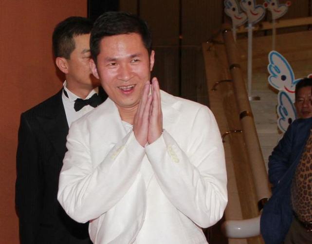 在香港被砍内地富豪其人,曾在王菲慈善晚宴上抢足天后风头!