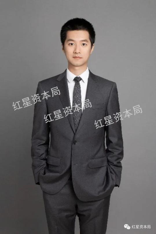 张坤走下神坛,基金"新男神"北大学霸林英睿上位!