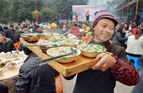 为何农村"办吃席",一些人却只交钱不吃饭?老农说出背后实情