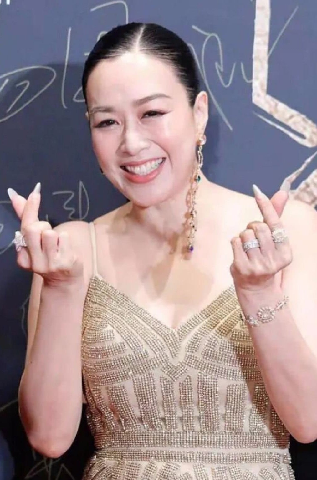 11位变胖的女星个个脸圆脖子粗,贾玲早年让人意外,陈红是真美人