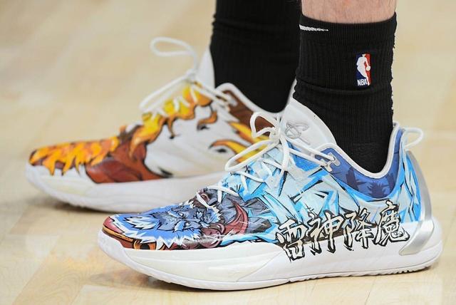 安踏推超透气跑鞋,脚感挑战阿迪耐克,夏天穿太舒服了