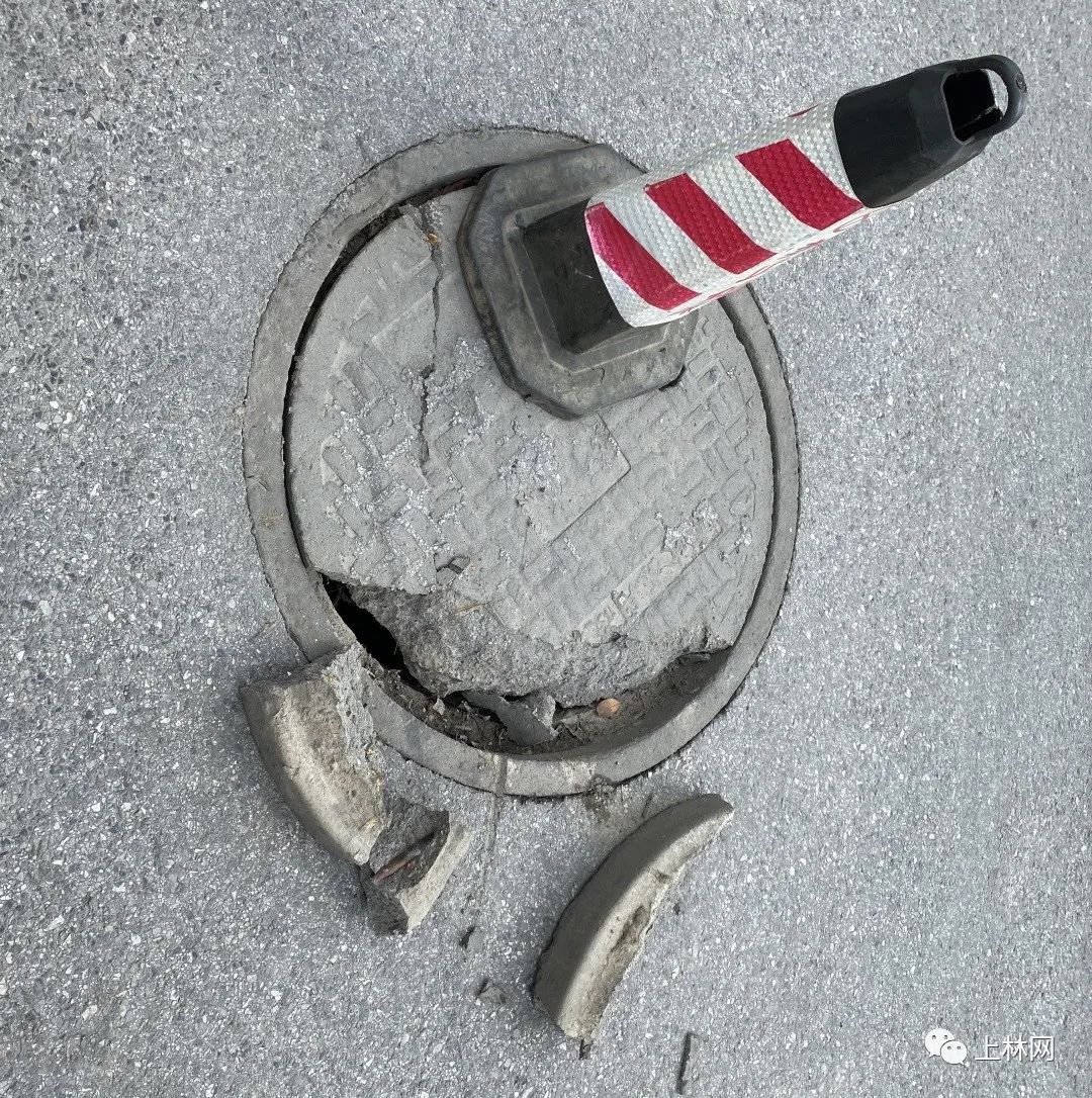 上林人注意!这个地方井盖坏了,经过此路段注意避让!