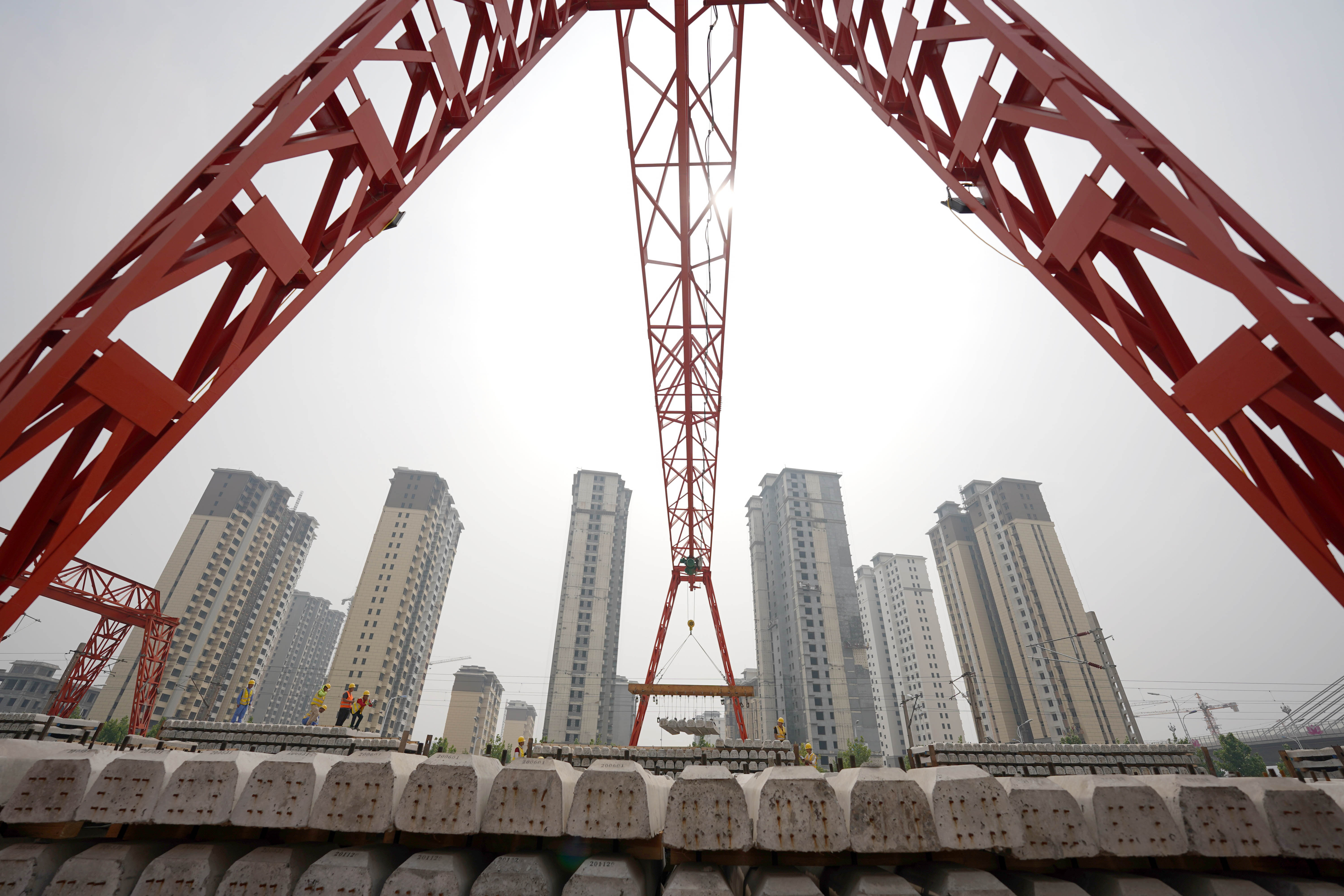 和邢铁路开始铺轨(1)