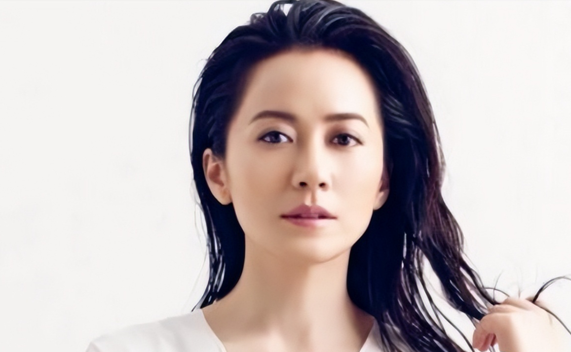 俞飞鸿不婚人设崩塌?被爆亲儿子30岁,男友身份特殊不能离婚