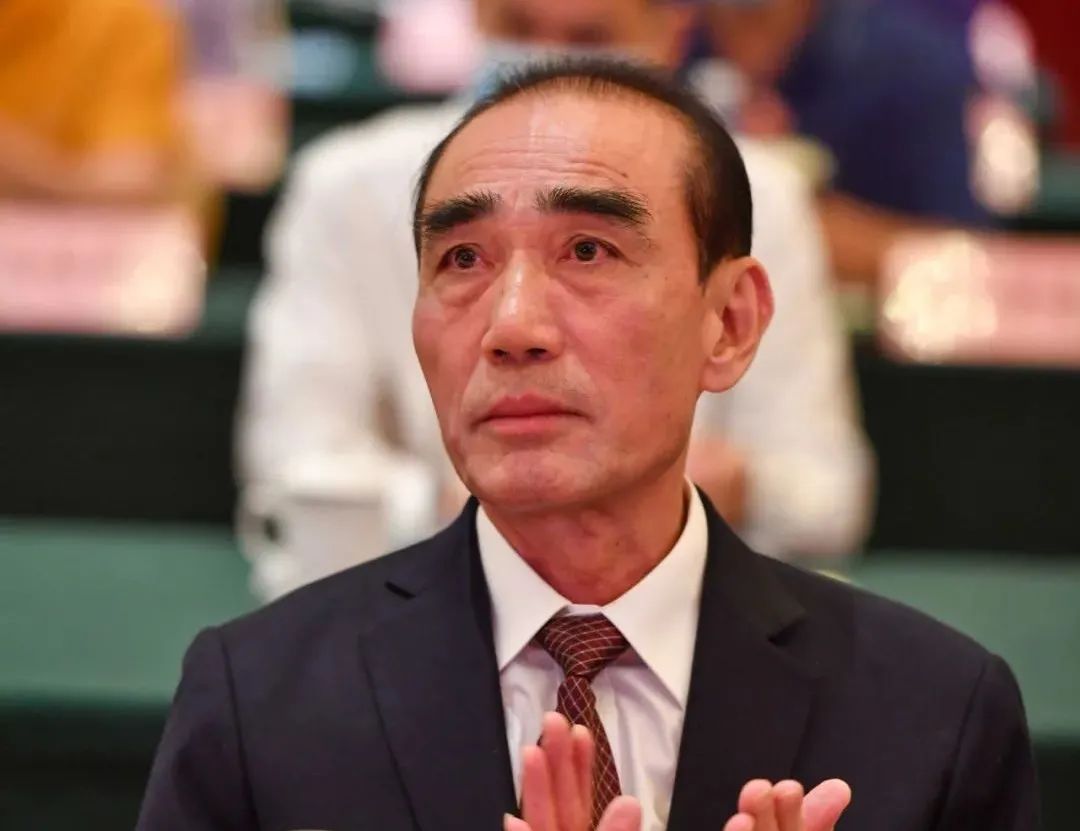 福建首富要把公司退市,手握160亿现金,可惜儿子却因车祸去世了