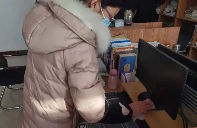 泰安第十四中学开展校园卫生大扫除活动