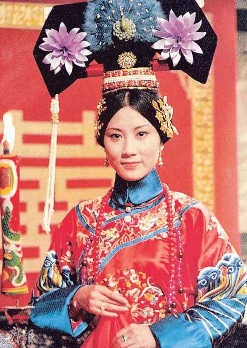 被汪明荃的古典扮相给美到了!妥妥的古装才女,温婉动人心