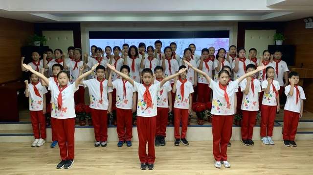 东城区新鲜胡同小学开展红色诗歌朗诵会活动 献礼二十大