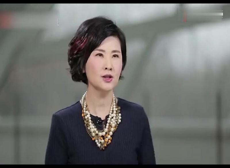 白手起家的蓝思科技创始人周群飞是如何一步步成为中国女首富的?,财经,商界名人,好看视频
