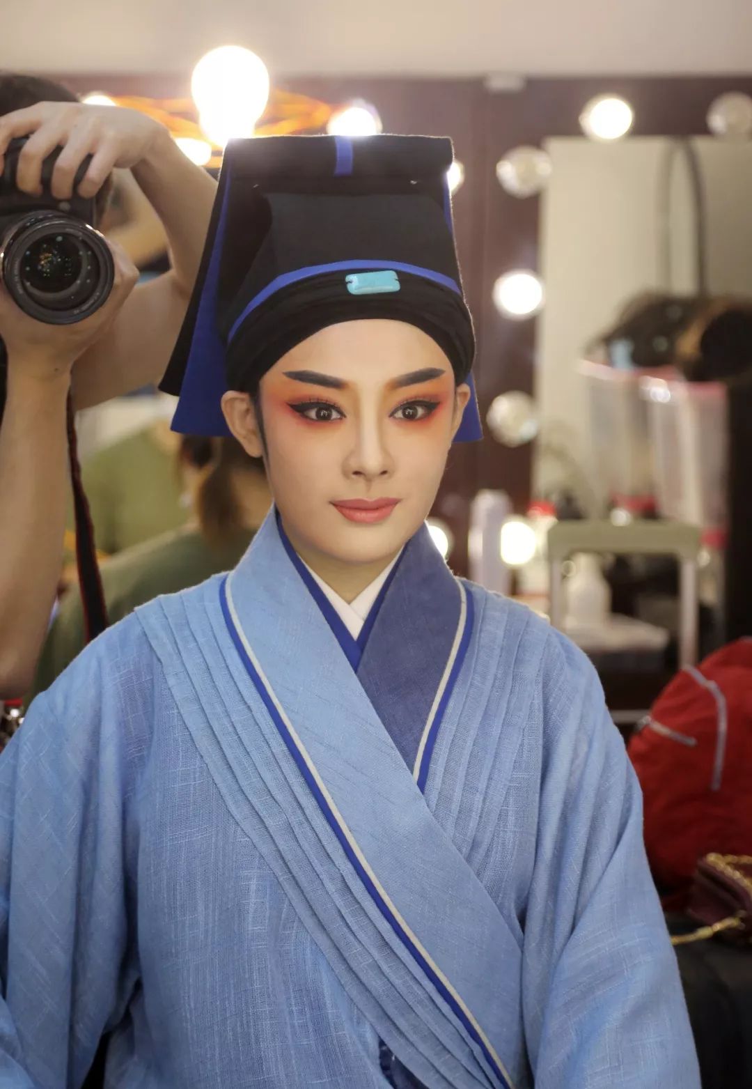 90后越剧女演员陈丽君因在《新龙门客栈》反串贾廷角色走红