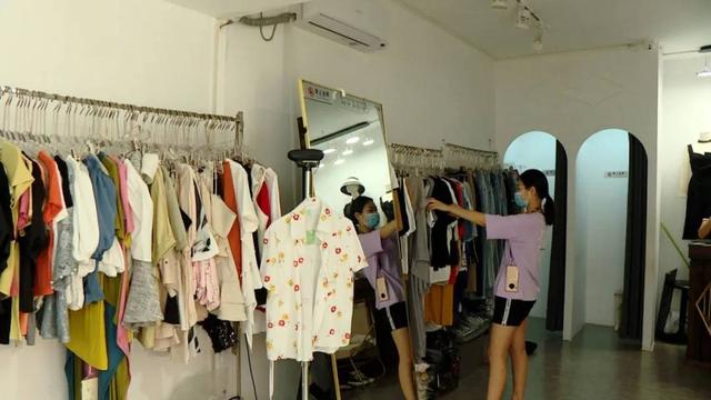 推荐南宁农院路一服装店竟要收取3元试衣服！网友怒了，相关部门介入