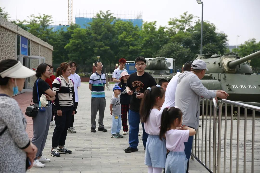 朱岗子村和北理工经管学院联合党支部开展红色"1 1"主题活动