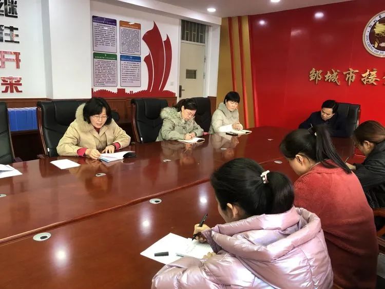邹城市接驾山小学召开六年级工作座谈会
