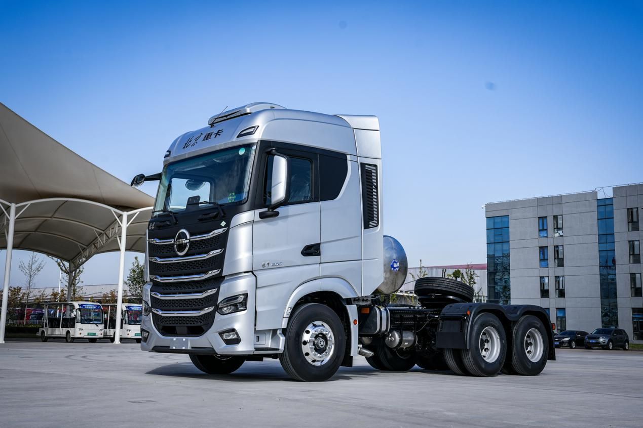 北京重卡燃气牵引车:当智能遇上lng,你的梦想它都能实现