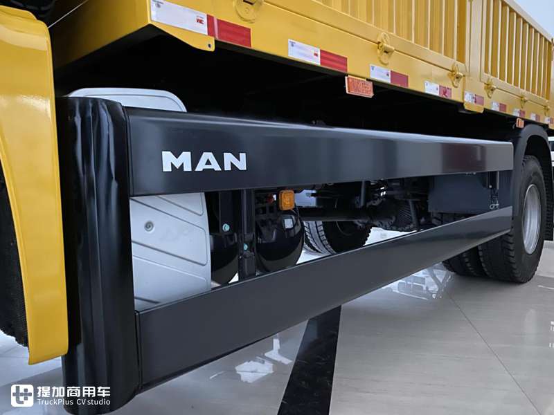 480马力,4x4全驱高顶双卧驾驶室,这台德国曼载货车真强悍
