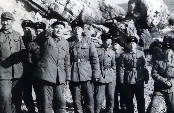 军团长肖克质问师长刘转连为何还不出击,刘转连:急啥,等吃完饭