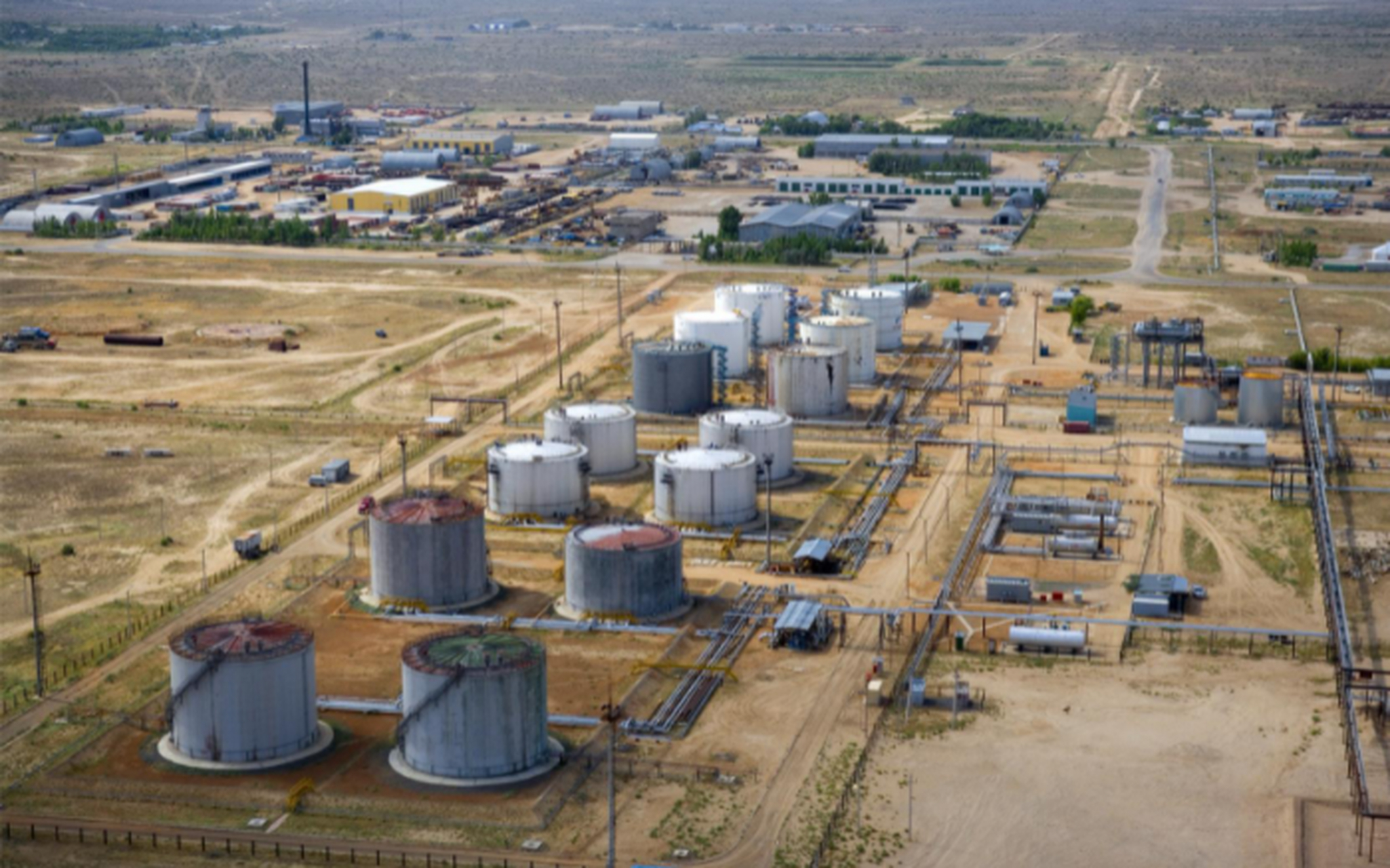 "当中国花费巨资买下卡沙甘油田的独家开采权后,以美国为首的几个国家