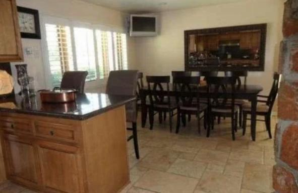 参观王宝强美国的豪宅,粉色墙配斑马纹床单,看来审美跟不上名气